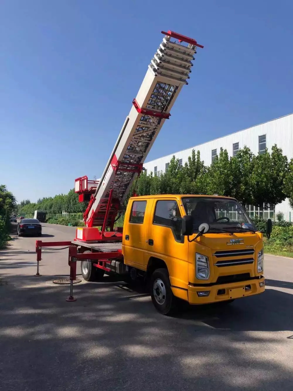 卫东附近的云梯车出租服务：轻松解决高空作业需求